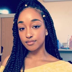 Meet your Posher, Mia